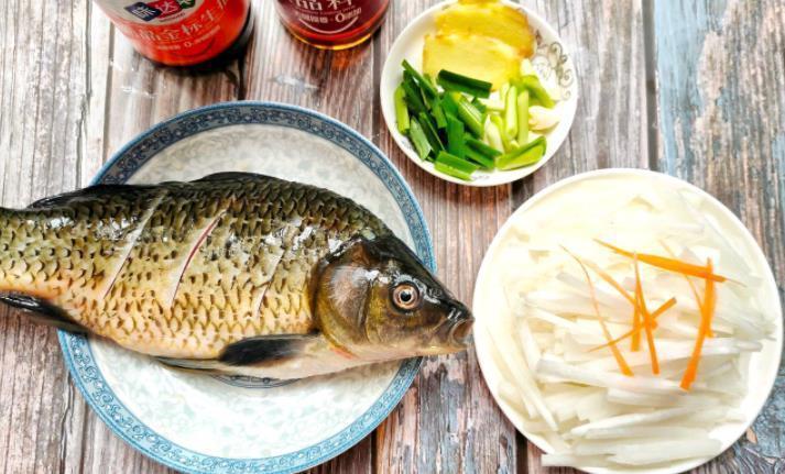 白萝卜|鲫鱼汤想要做的奶白无腥味,看我下面的做法,浓郁有营养