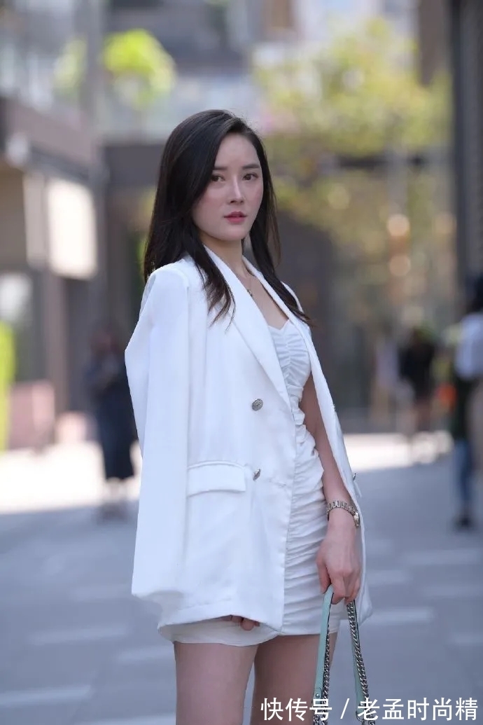 时髦 御姐范十足又不乏少女感的穿搭,时髦中透出几分优雅,精致又耐看