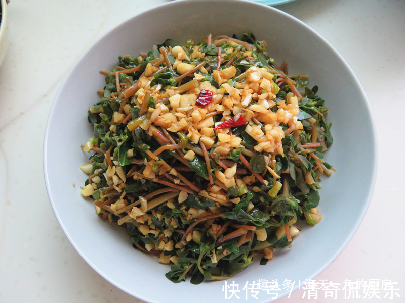 凉拌|夏天此野菜最受欢迎,不花钱菜地里掐一把,拌拌就能吃,清热解暑