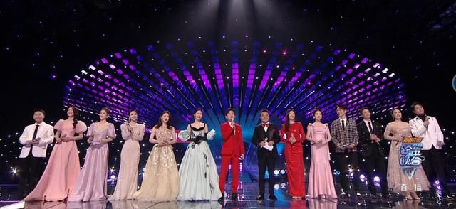 6台跨年名场面：主持人翻车、唱歌跑调，周深邓丽君跨时空同台