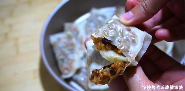 馄饨皮新吃法,一半蒸一半煎,比饺子简单,外面买不到