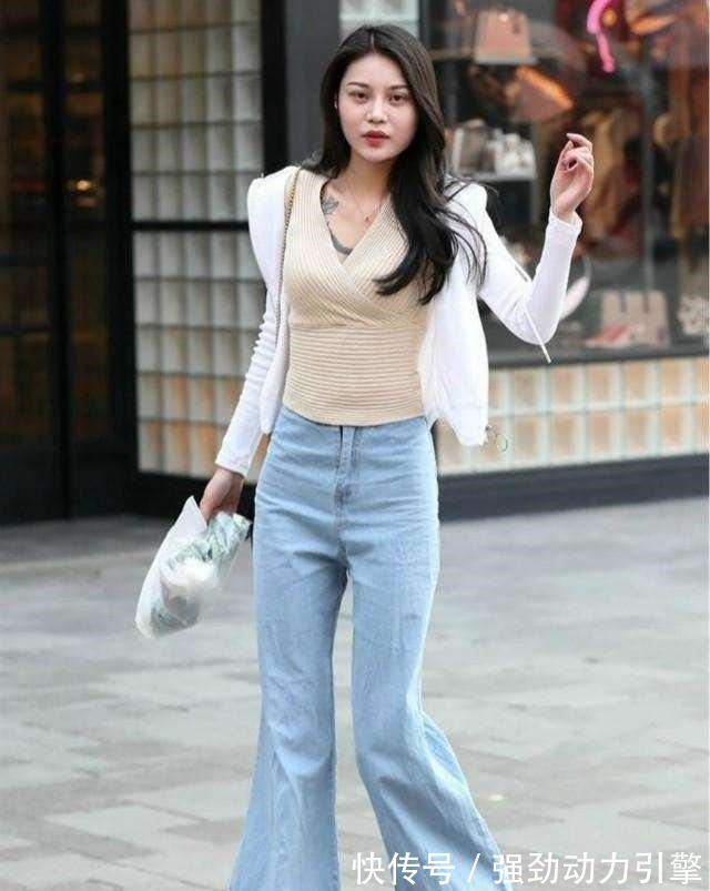 搭配 丰润柔美的打底裤美女，充满都市靓丽感，非常迷人！