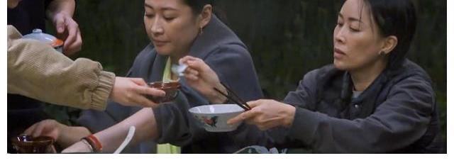 泥鳅|那英入住蘑菇屋，歌手变美食家，吐槽饭菜做得不够好，真不给面子