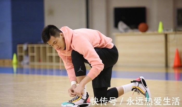 ori|除了小10万的AJ1,近期17位明星上脚别漏看!