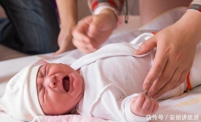 小兰|“你没资格抱孩子”,娃被抱出产房,宝爸刚要伸手,却被护士制止