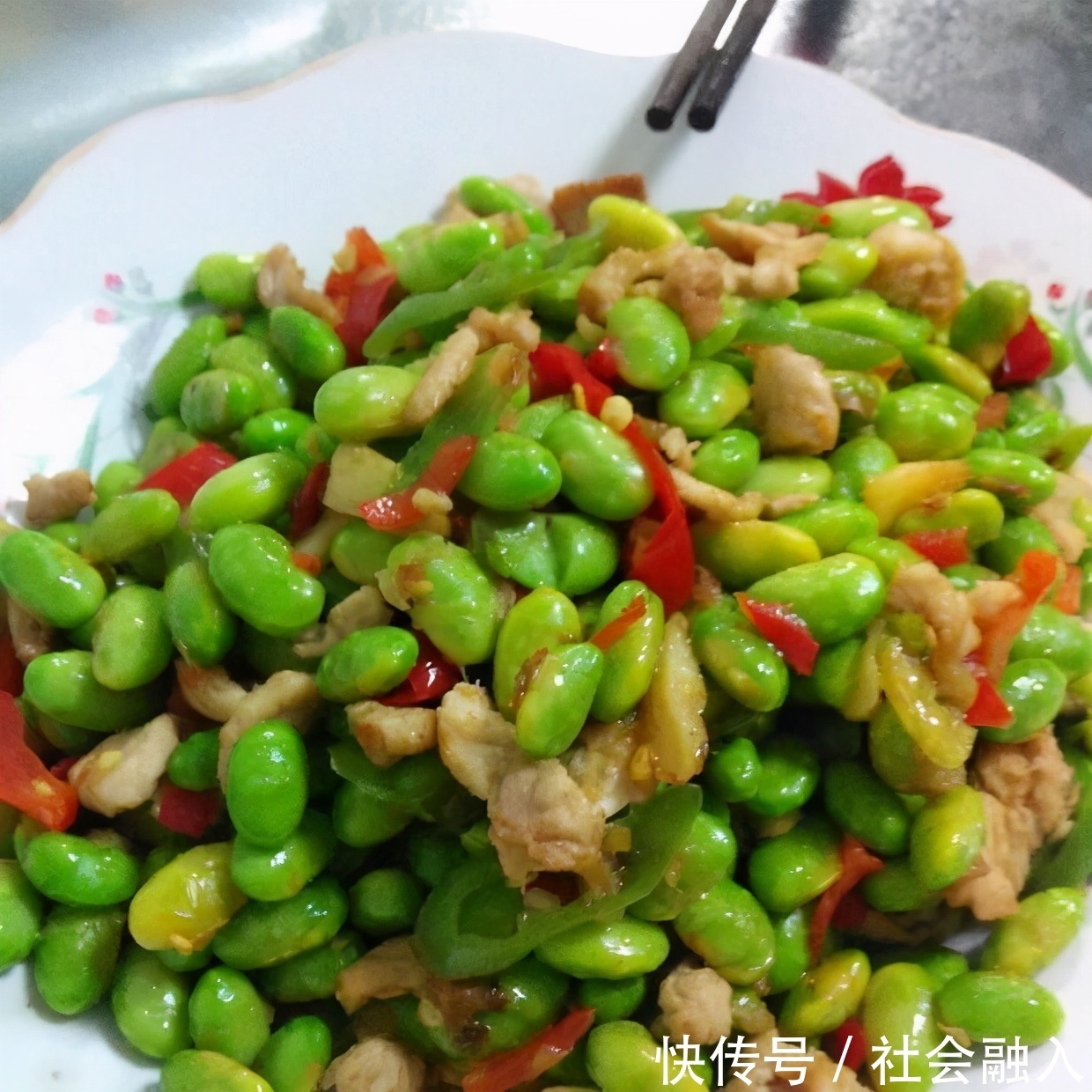 女性到了中年，3种美食换着吃，疏通血管，润肤养颜，早吃早好