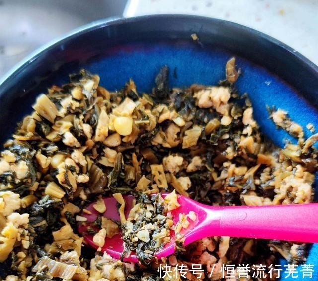 油酥|不用发酵，不用油酥，简单易做的咸菜饼，比街边卖的好吃多了！