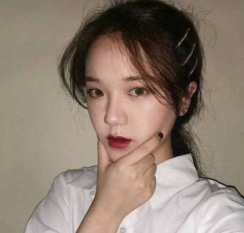 杏仁奶茶色|唇色深的女生,这几只热门色号别涂,色差严重还容易显黑!