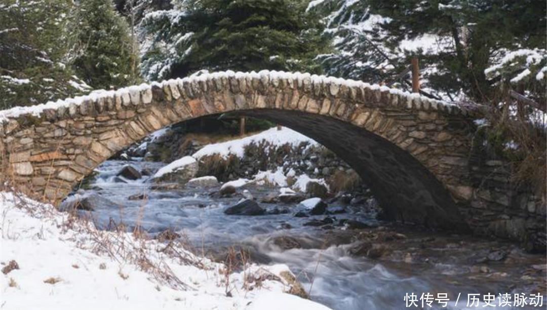 韩偓不可错过的一首诗!万里清江万里天,一村桑柘一村烟!