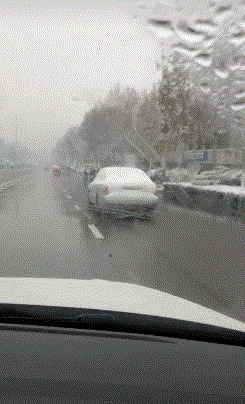 |搞笑GIF: 这样的新娘要不得 客人刚新娘就原形毕露了