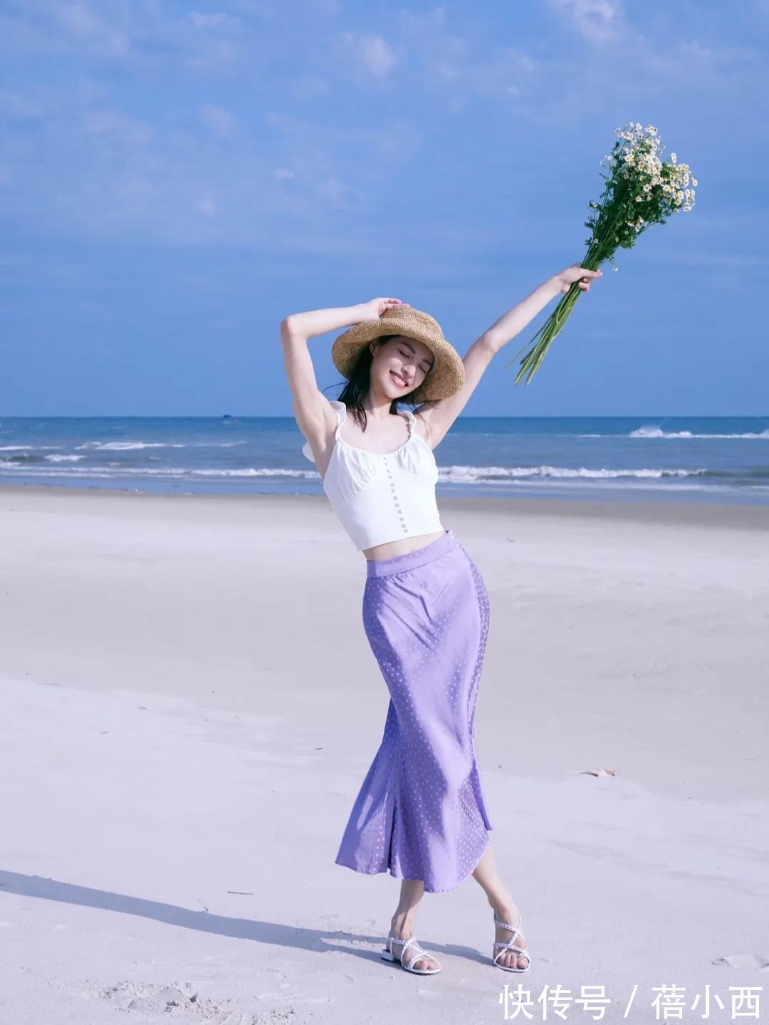 紫色|钟楚曦的身材真绝了,穿吊带上衣没赘肉,配半身裙曲线流畅好吸睛