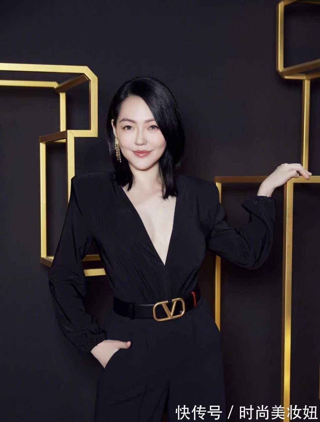 连体裤|小S身材比例太完美了,深V连体裤穿出1米7视觉感,气场无敌