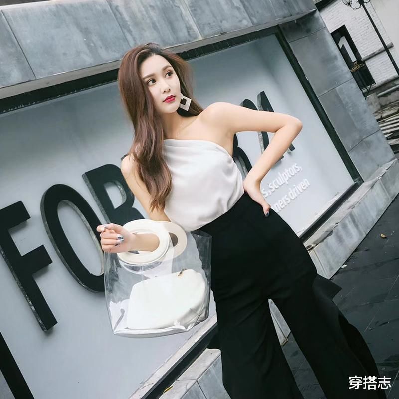 白哲|女人就不要总乱穿衣了，学我媳妇这样穿背心，减龄又好看