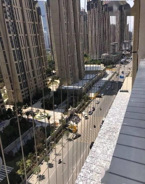 收纳|老公在厕所门口打个柜子,超实用,跟卧室一起,能装下“全世界”