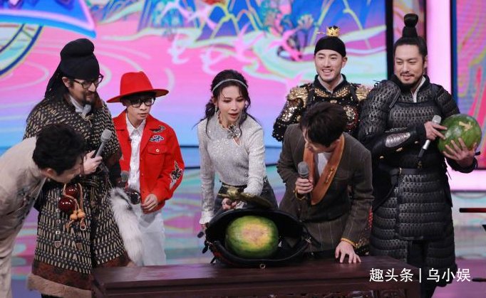 《你好星期六》收视持续走低，何炅带多个新人，满脸疲惫显无奈