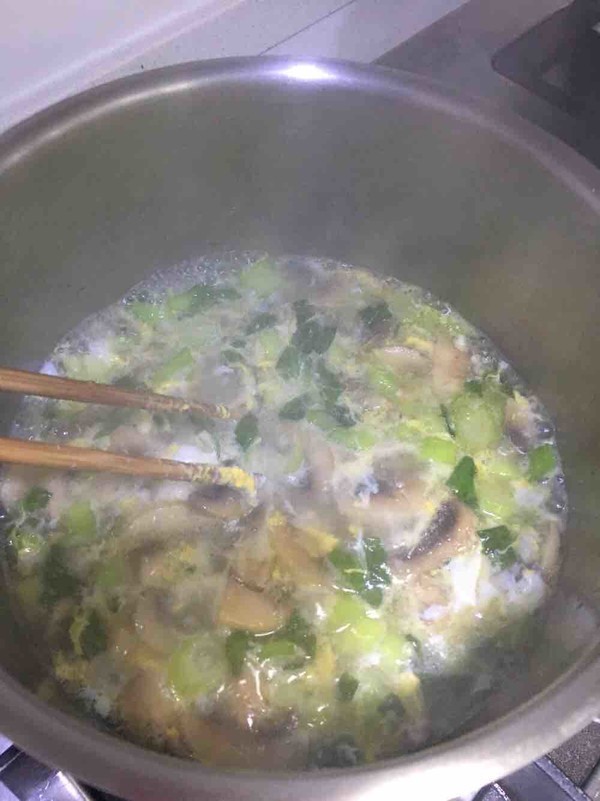 这菜千万不要隔夜吃！吃了比吸烟危害还大，许多人都在做这菜