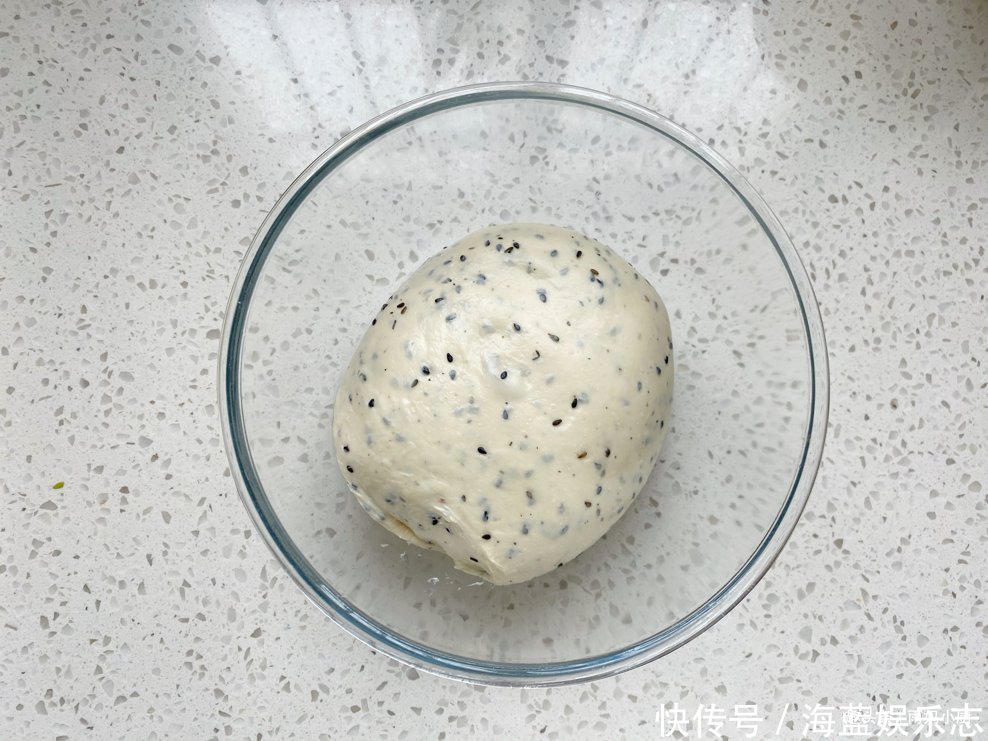  试试|做面包别只会用面包粉了，试试加点它，口感Q弹又松软，层层拉丝