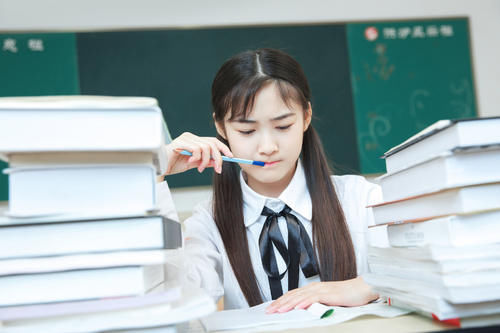 难题|“高考钉子户”从政法大学退学，将参加第12次高考，目标清华北大