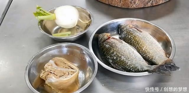 鲫鱼羊肉汤——酒店大厨将羊肉、萝卜、鲫鱼合烹,营养健康价值高