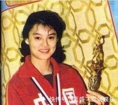 女排|“天安门城墙”周晓兰5连冠功臣，官至体委副司长，为何辞官赴美！