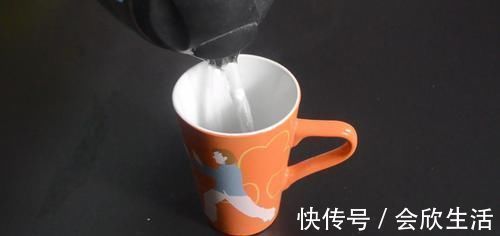 梳子脏了难清洗 只需用它泡一泡, 梳子立马洁净如新, 赶紧去试试