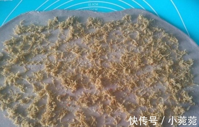 玉米油|做了7年面包,第一次做“黑面包”,女儿一口气吃了两个,真好吃