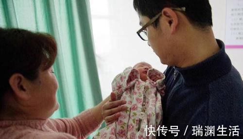 二胎|独生女喜得二胎,孩子外婆随母姓,家产全给娃,婆家却不乐意了