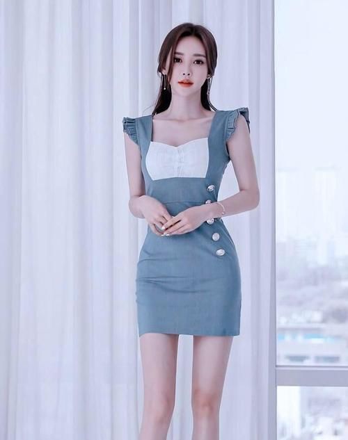 性感|时尚少妇穿的连衣裙，经典显瘦的版型，尽显性感好身材