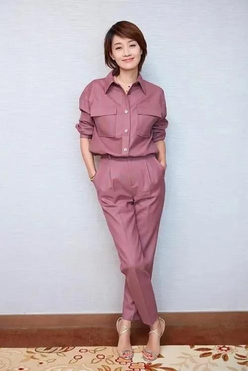 茶色|马伊琍把“上浅下深”带火了,奶茶色衬衫配烟管裤,温柔又高级