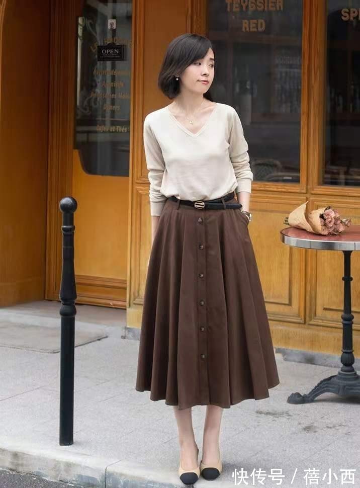 条纹|女人不管多少岁,学会这样搭配“针织衫”,时髦、优雅告别老气