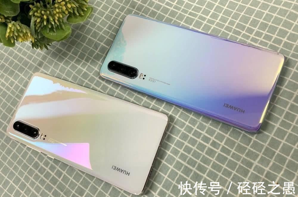 iphone 11|自叹不如华为旗舰机型降价3199元，在价格战面前苹果还是小弟