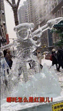 |搞笑GIF:冬天到了,地球有点冷,我给他烧点柴火