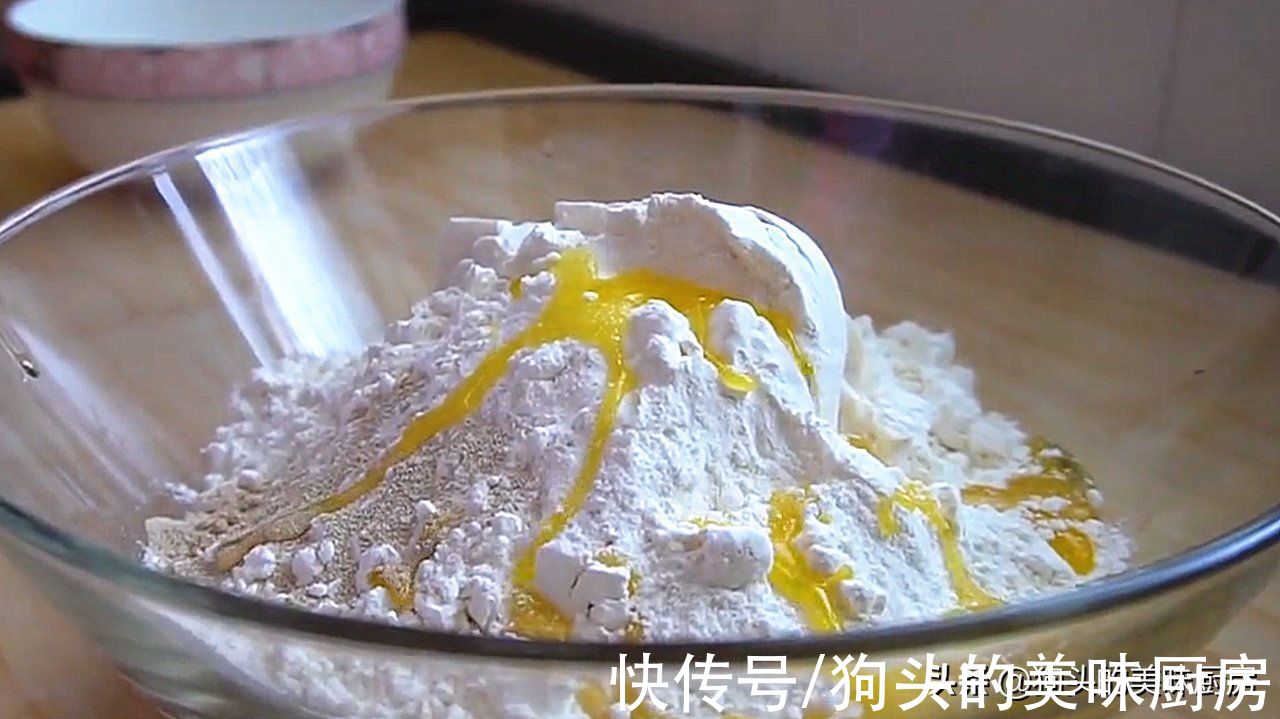 1碗面粉1个鸡蛋能做的油饼，外皮酥脆，内部蓬松，比油条还好吃