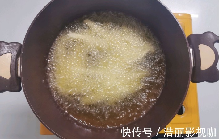 炸制|炸薯条时，裹面粉直接炸就错了，教您正确做法，薯条又香又脆