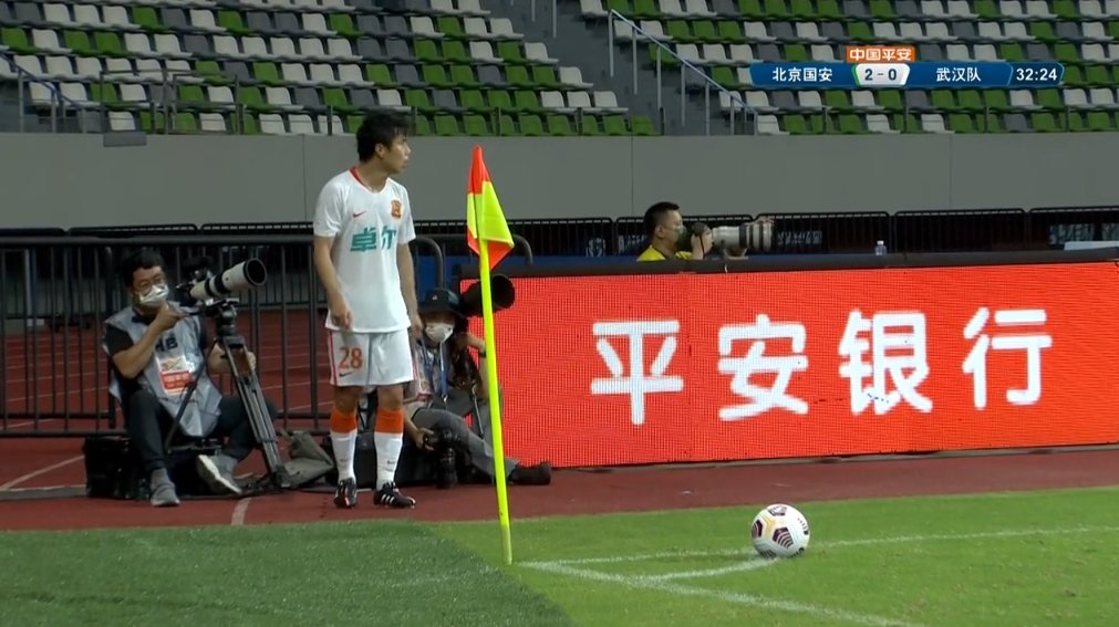 北京国安队|国安2-1！巴坎布双响很愉快！李霄鹏一脸懵逼，李金羽翘着二郎腿