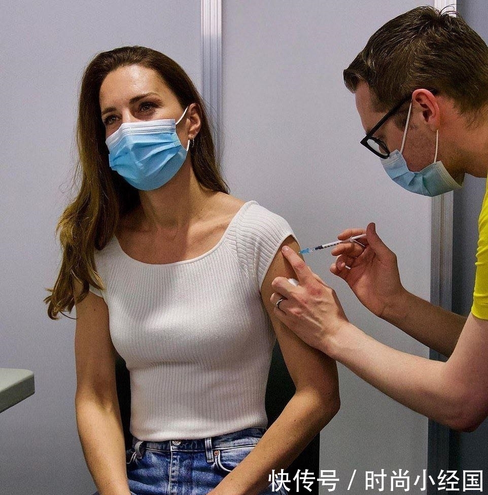 emmy|凯特王妃白T仔裤打疫苗,爱走普通女孩路线,连高跟鞋都换平价版