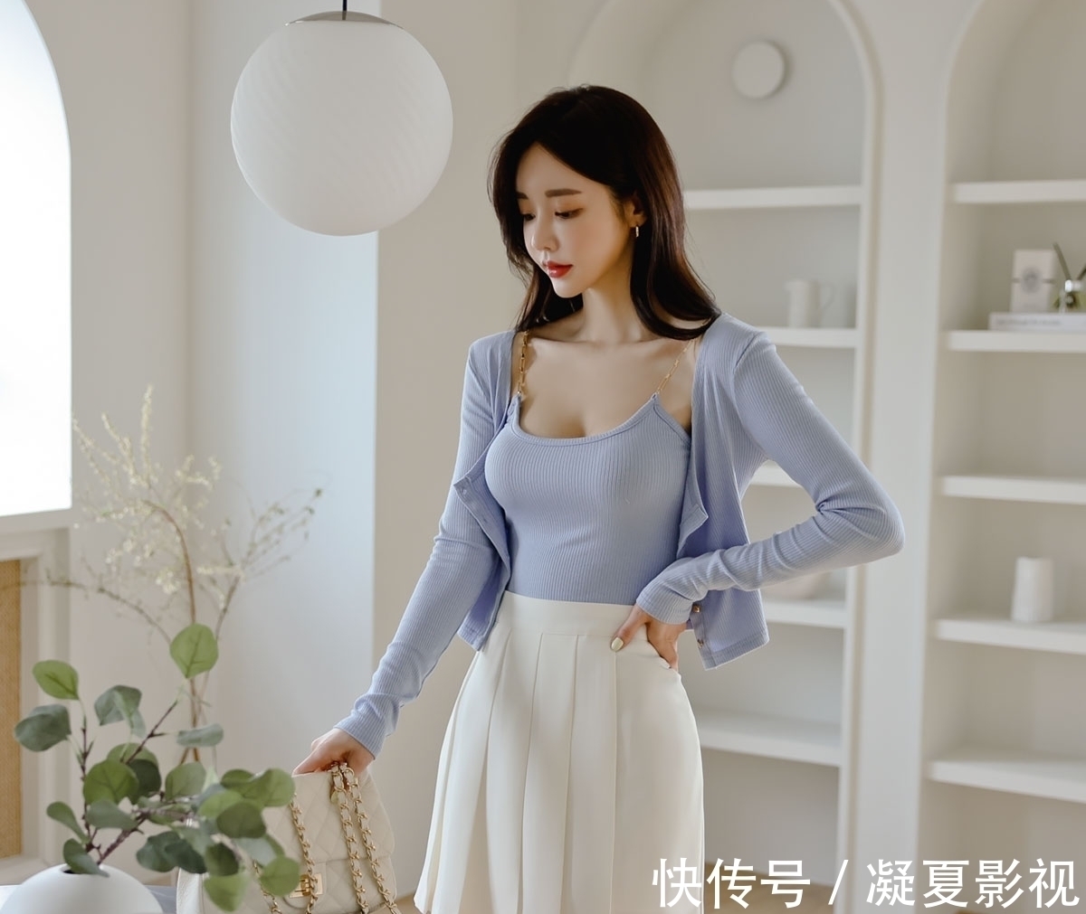 搭配 高清时尚搭配:水波潋滟轻柔螺纹娇俏吊肩裙