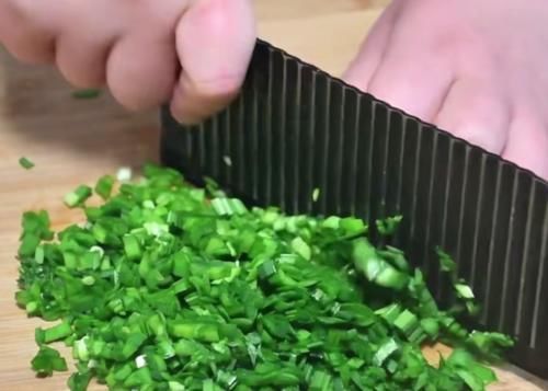 韭菜|不用和面的韭菜盒子,简单好吃,营养美味,15分钟品尝家常美味