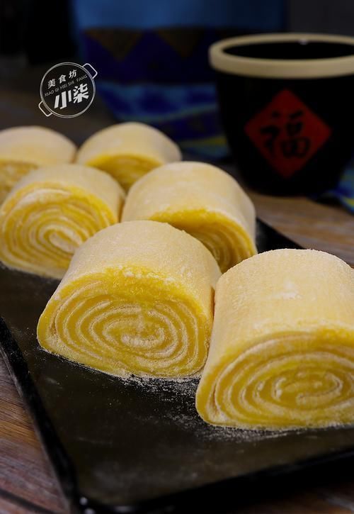 2个红薯,1碗糯米粉,不烤不油炸,简单一做,软糯香甜又多层