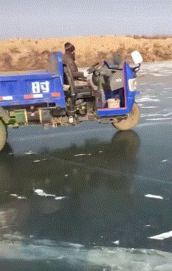 |搞笑GIF:妹纸的脸简直太魔性了,看的止不住笑