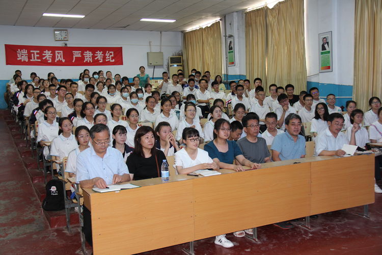 陈国梁|激扬文字，奋楫扬帆新时代—东平高级中学萤窗文学社夏日真热闹