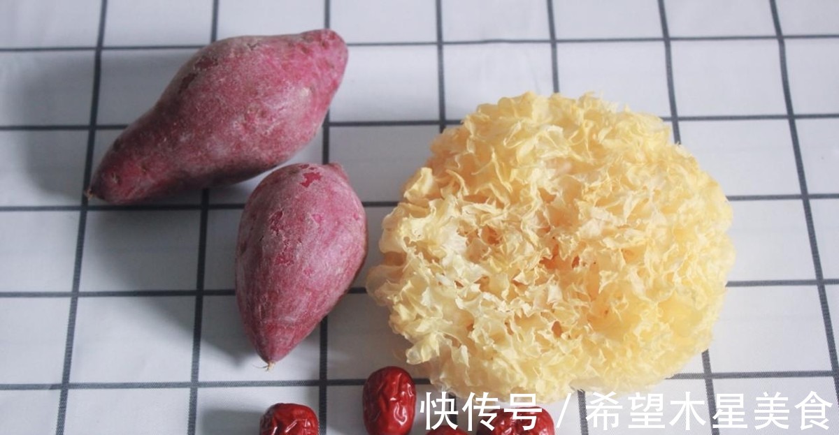 红枣|这是一道银耳羹,加了紫薯后更加香甜,营养更足!