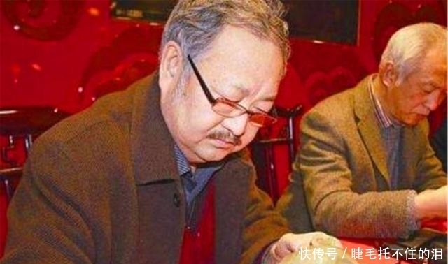 贴身|女子贴身佩戴一块玉10年,专家:胆子真大,你可知这块玉来历?