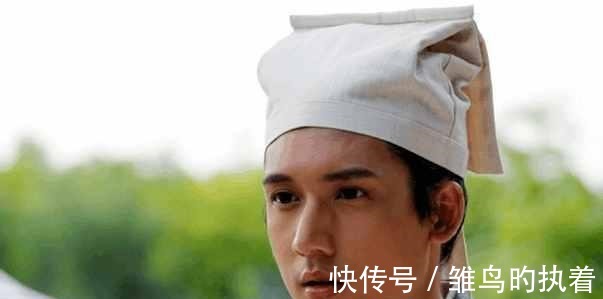 员外|员外老来贵子贴对联, 穷书生大笑你大祸临头了, 员外看后冷汗直冒!