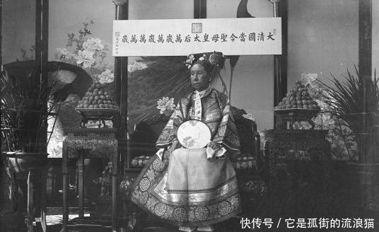 此物件,郭沫若找了数十年,最终在老农的枕头中被找到,奖励锦旗