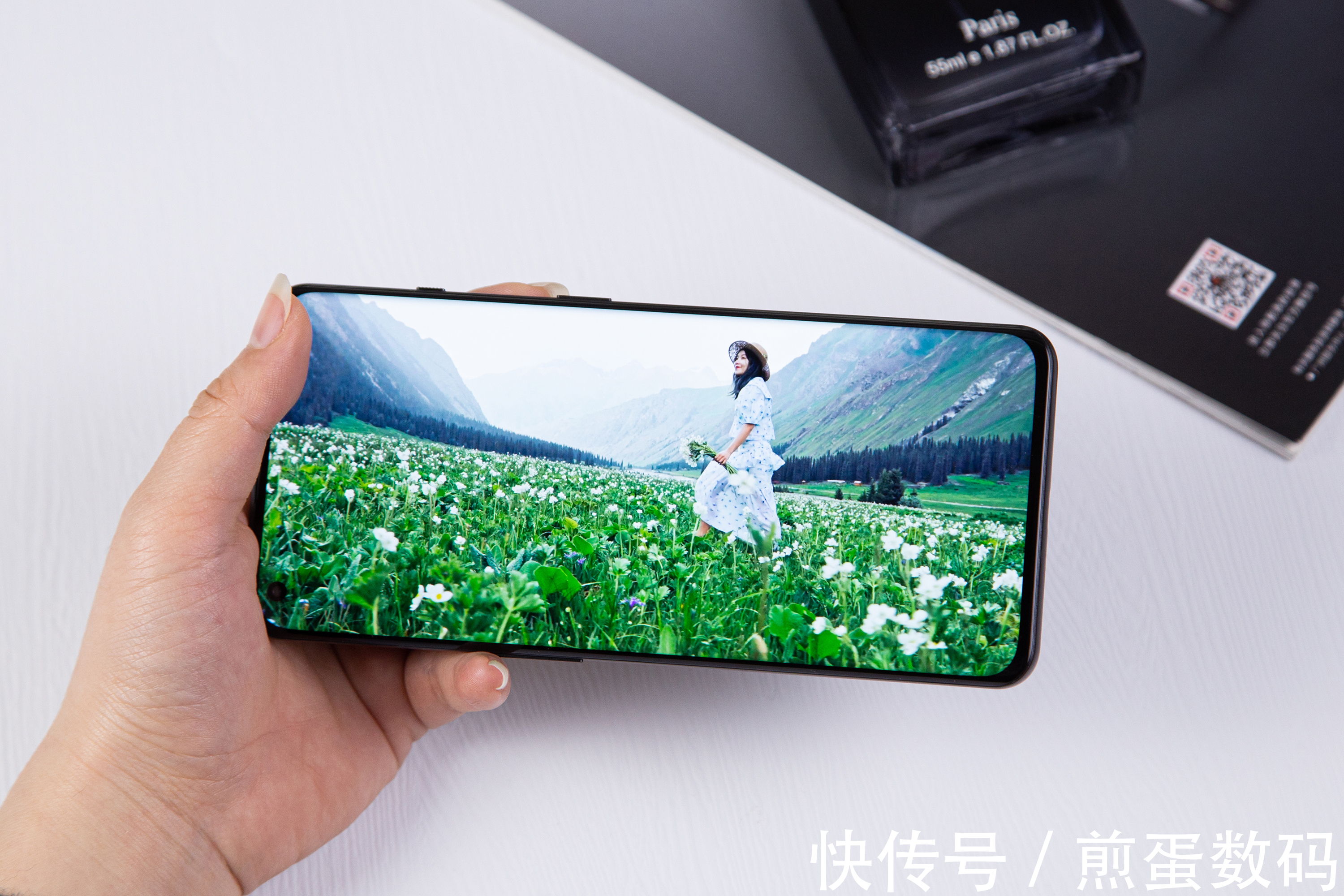 re大米评测公布骁龙8机型屏幕横评:都是LTPO2.0,为何差距这么大?