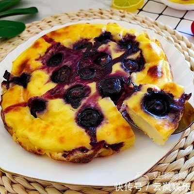 无需打发就能做出媲美芝士蛋糕的爆浆蓝莓酸奶蛋糕