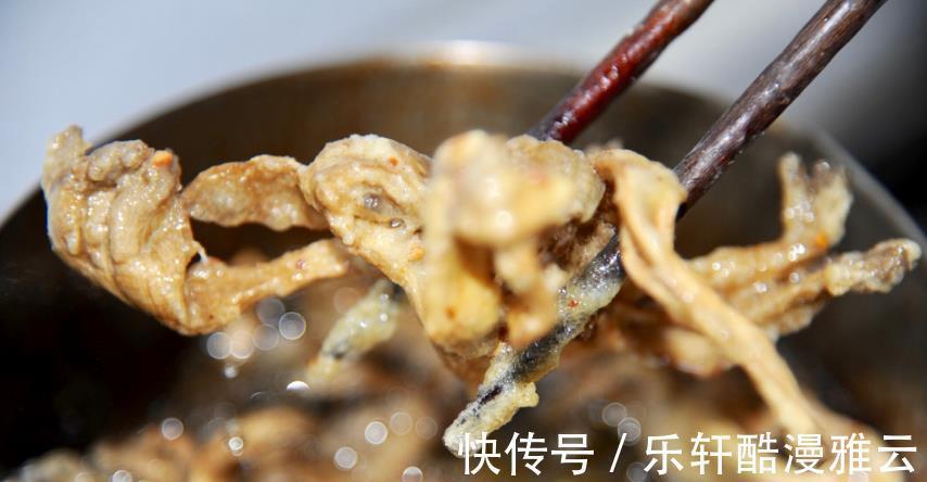 平菇|做炸蘑菇,调面糊很关键,有人不懂用淀粉还是面粉,教您正确做法