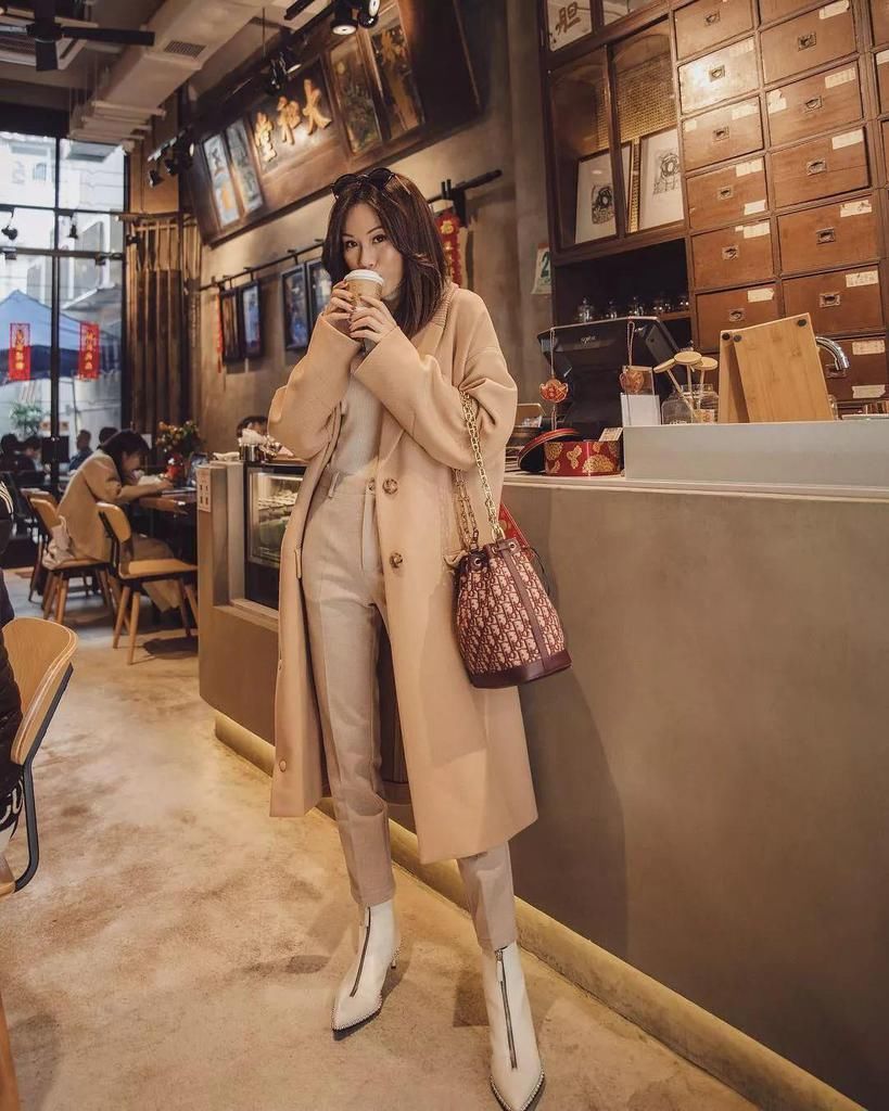  纸袋裤|别老穿阔腿裤了，今年秋冬这4条裤子最流行！