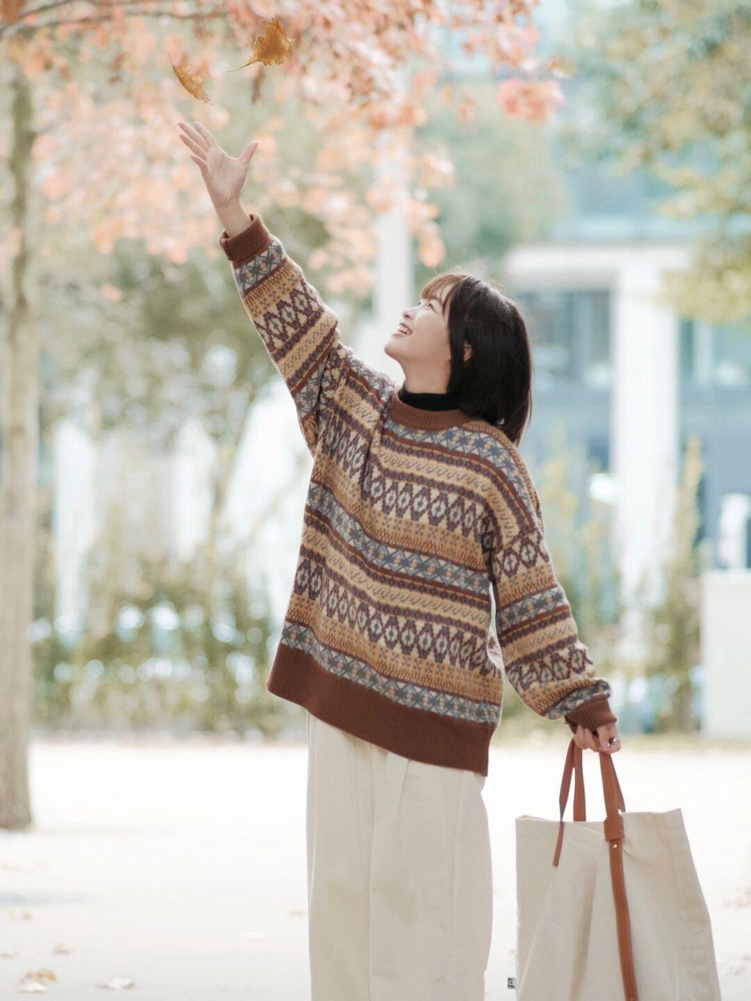 穿搭|冬天怎样穿得温柔又淑女,抽绳毛衣+针织阔腿裤,保暖又时尚!